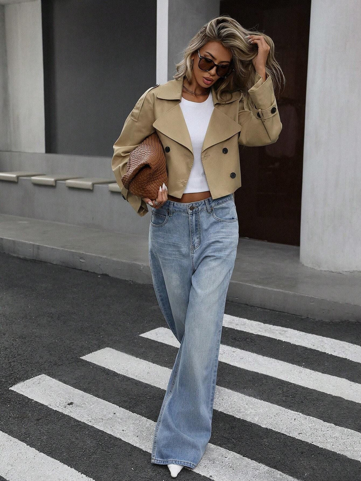 Inès | Trench-Coat Cropped à l’Esprit Urbain