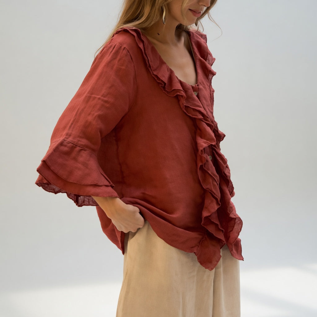 Célia | Blouse Fluide à Col Volant Élégant